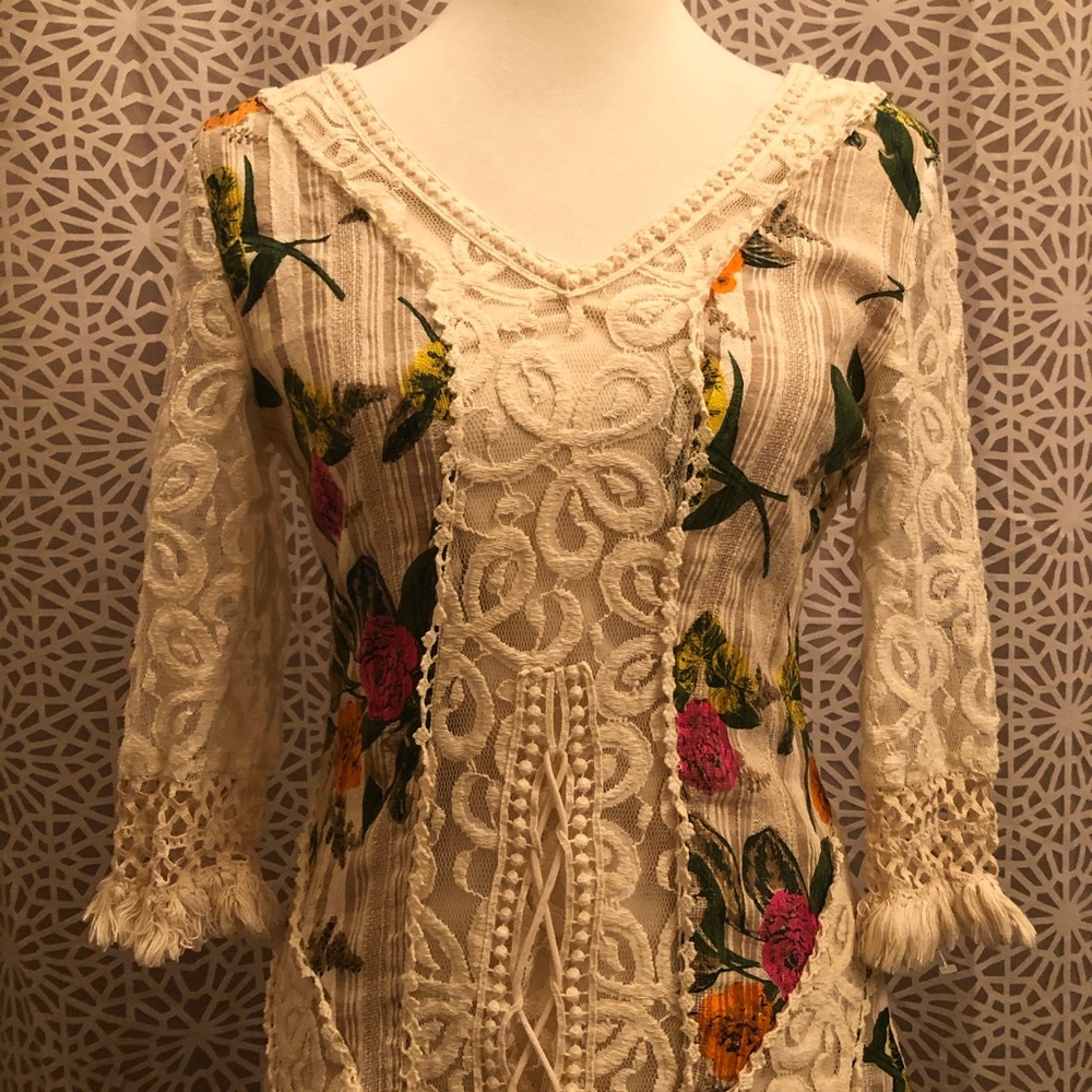 Hot & Delicious Size Medium Floral Lace Dress - Picture 2 of 13